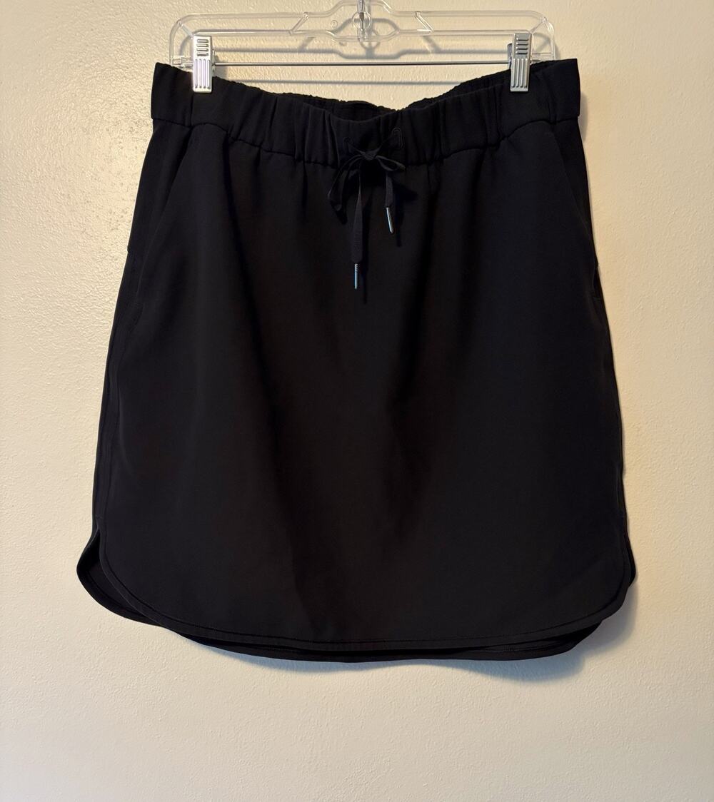Lululemon On The Fly Skirt Size 12 Black Travel Woven Pull On Stretch W8A87S
